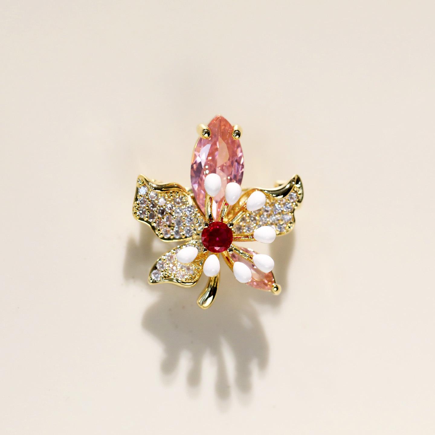 Bo Xin Yun Summer Pastoral Fashion Maple Leaf Brooch with Zircon