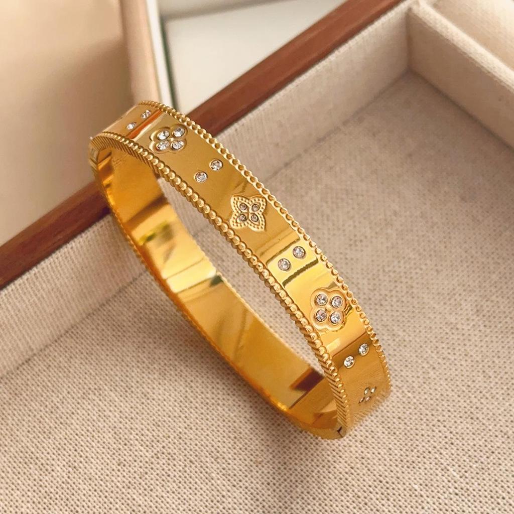 Luxusní dámský náramek z titanové oceli se zirkony a akcenty z bílé perleti