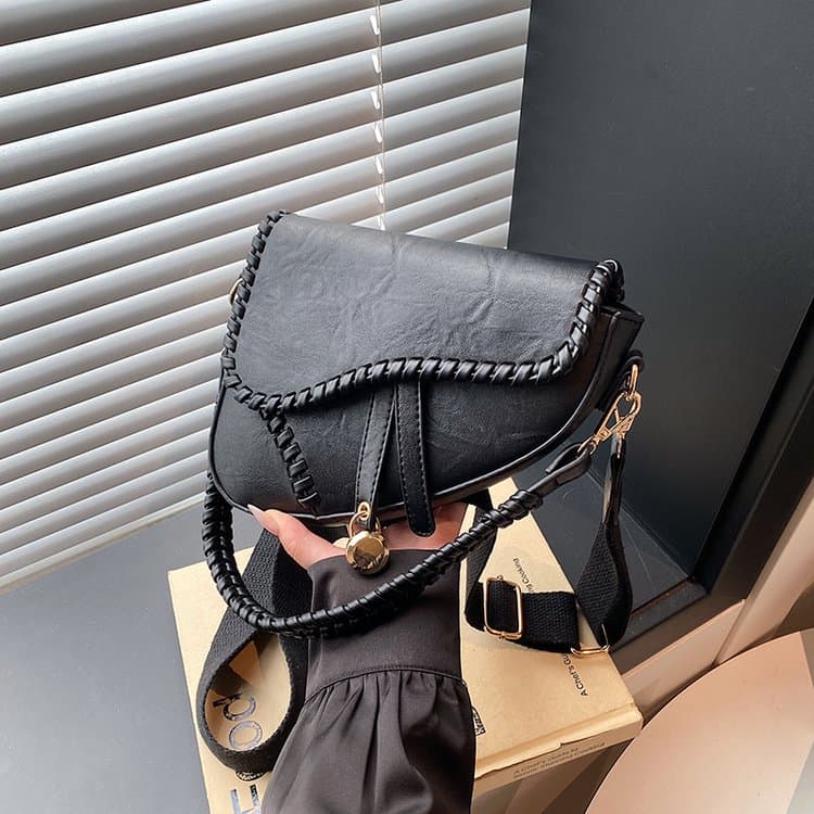 Retro-style Personalized One-shoulder Crossbody Armpit Bag