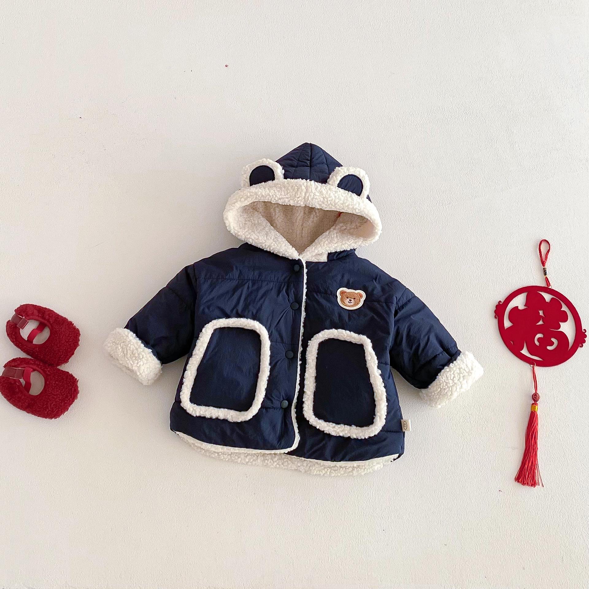 

2025 Children s Little Bear Chinese New Year Outfit: Stylish Winter Velvet Hooded Cotton Coat for Boys 120 cm