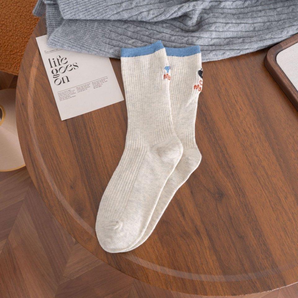 

Вышитые Мультяшные Кошки Едят Рыбу AB Асимметричный Дизайн Чистый Хлопок До середины икры Женские Носки 1 pair белый