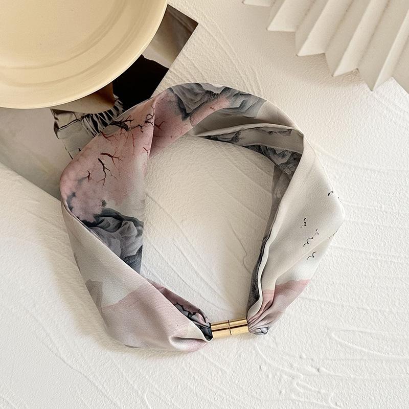 Silk scarf high-end new headscarf headband simple versatile neck protection decorative scarf magnetic buckle silk scarf