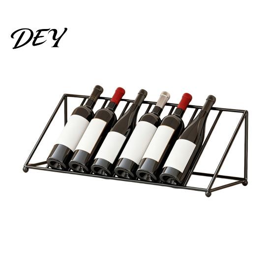 Kompaktowy stojak na wino do szafki, Półka na butelki alkoholi, Nachylony stojak z kutego żelaza, Nowoczesny mały uchwyt do przechowywania w stylu kuchennym, Na barek domowy i blat