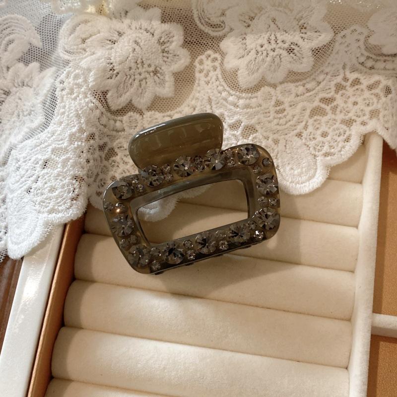 Elegant and luxurious Korean-style square hair clips with diamond embellishments for women