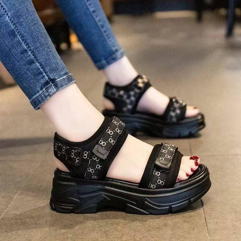 

Спортивные сандалии на мягкой подошве женские летние новые повседневные туфли на платформе с липучками женские нескользящие пляжные туфли 40 чёрный