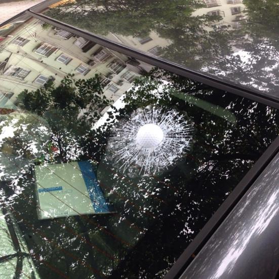 Funny 3D Golf Window Crack Ball Hit Windshield Car Decals Sticker Decoration