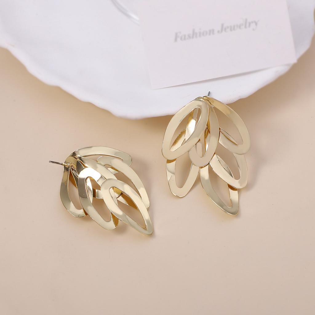 Retro Exaggerated Metal Hollowed-out Leaf Personalized Stud Earrings with a Niche Design Sense for Women