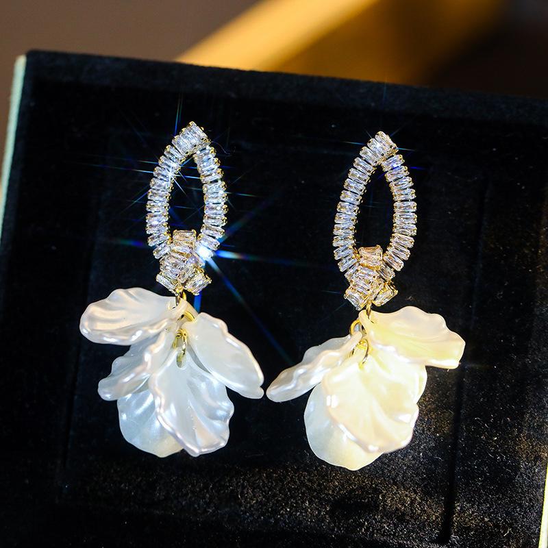 

Корейская версия Преувеличенная Уникальная Личность Высокое Чувство Легкая Роскошь Цветок Большие Серьги Женская Мода Иностранный Стиль Универсальные Серьги Серьги