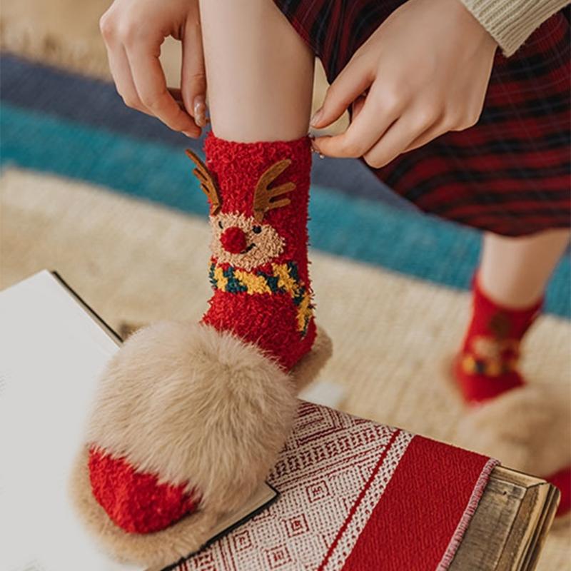 Festival Thickened Coral Velvets Floor Socks for Home Comfort Indoor Fuzzy Slipper Socks with Cartoon Christmas Pattern