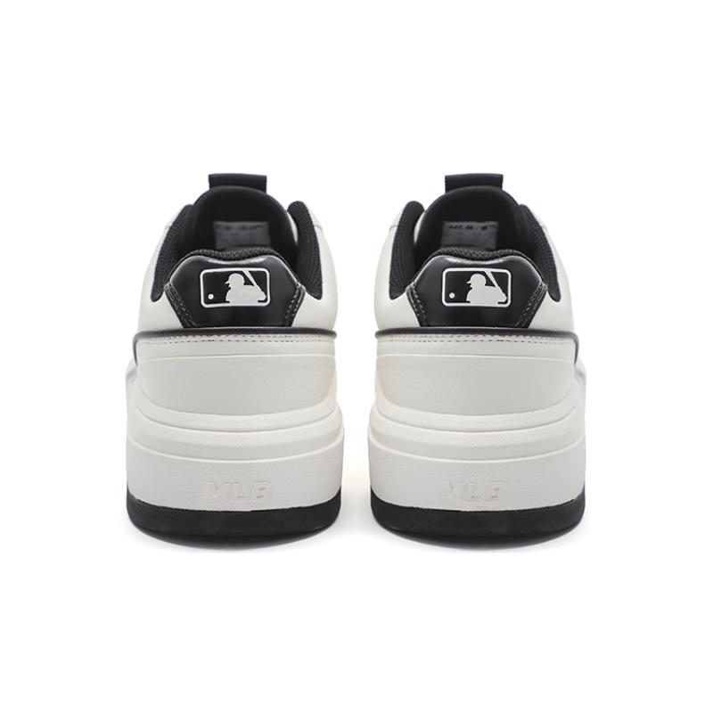 MLB Chunky Liner New York Yankees White Black Sneakers 3ASXCA12N-50WHS