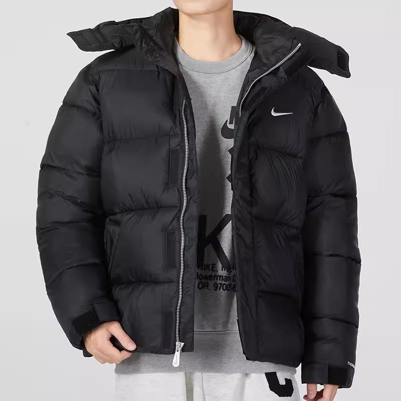 Nike Sportswear Essential Fleece-Kapuzenpullover mit kontrastierendem gesticktem Logo Herren Oberbekleidung Schwarz DQ4921-010