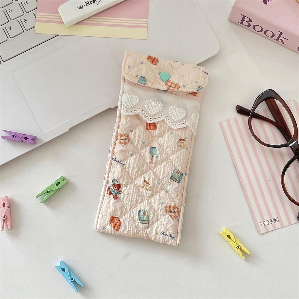 

Cartoon Print Padded Glasses Case | Soft, Girly, and Portable Anti-Pressure Sunglasses Storage Bag