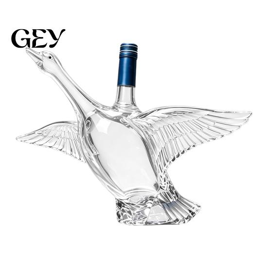 Collectible Spirit Bottle Goose Bird Shape Whiskey Decanter, 3D Glass Animal Liquor Light Refracting Decanter for Bar Display, Art Wine Dispenser Home