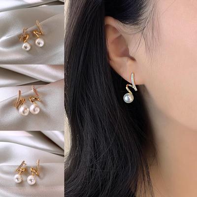 2023 Petite Cute White Earrings Franc Earrings Fashion Luxury Pearl Earrings Button Diamond Charm Sexy Party Earrings