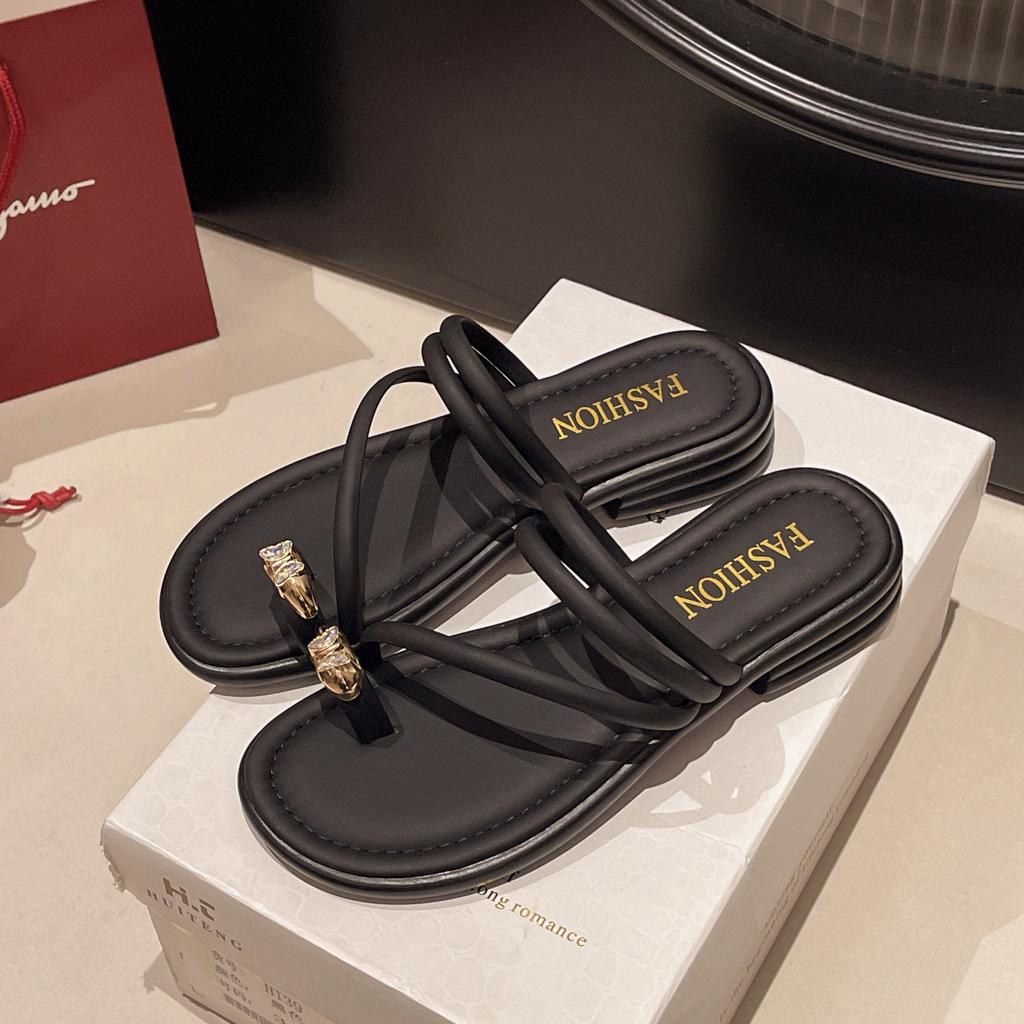 French flat-bottomed set of toe cool slippers for women's summer wear 2025 new soft-soled skirt rhinestone seaside sandals