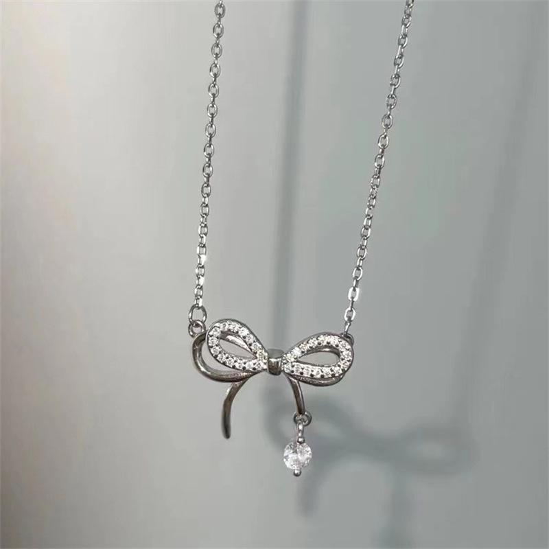 Elegant Butterfly Pearl Necklace for Women - Versatile Clavicle Chain, Perfect Gift