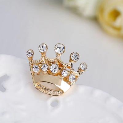 Modische und personalisierte Accessoires, Strass-Kronenbrosche, ausgehöhlte Retro-Kreativbrosche, Anzug, modische Männer