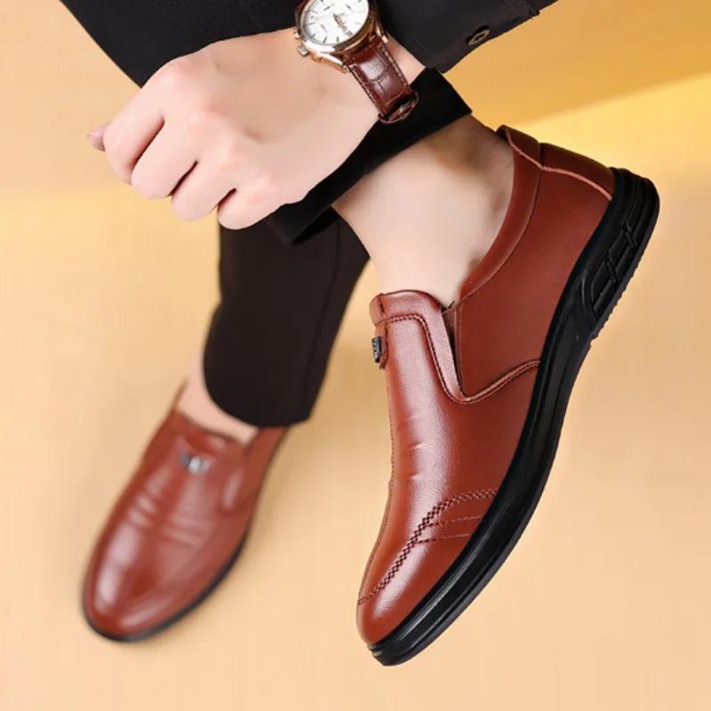 Fashion Spring Autumn New Slip-on Leather Loafers for Men Designer Soft-soled Casual Men Shoes Fashion Light Male Driving Shoes