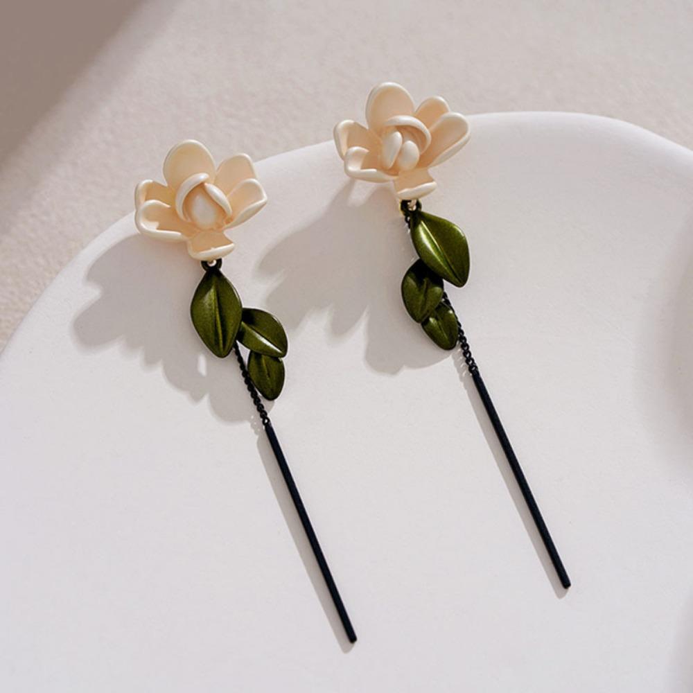 French Sweet Small Fresh Flower Earrings Niche Design Temperament Simple Mori Gardenia Pearl Stud Earrings