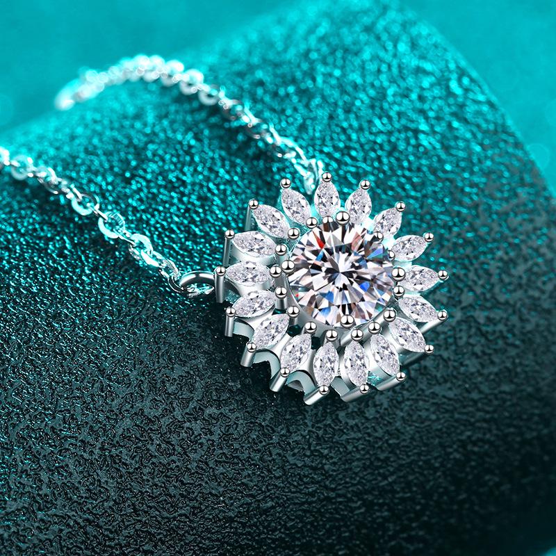 Sunflower Style Moissanite Necklace - S925 Sterling Silver, 1 Carat, Elegant & Luxurious Women's Festival Gift