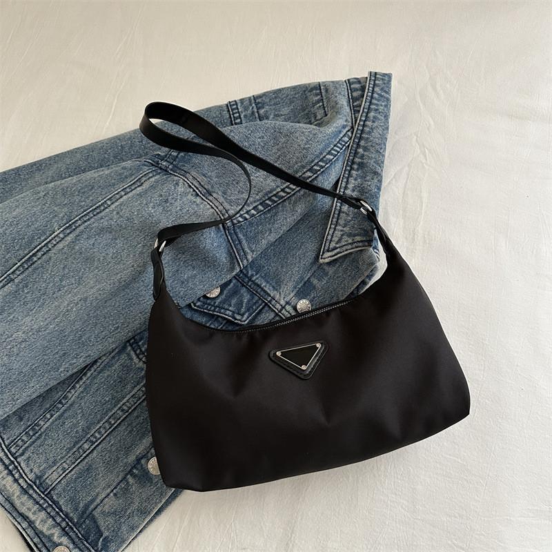 

Elegant Oxford Fabric Shoulder Bag For Women Stylish And Trendy Handbag With Zipper Closure чёрный