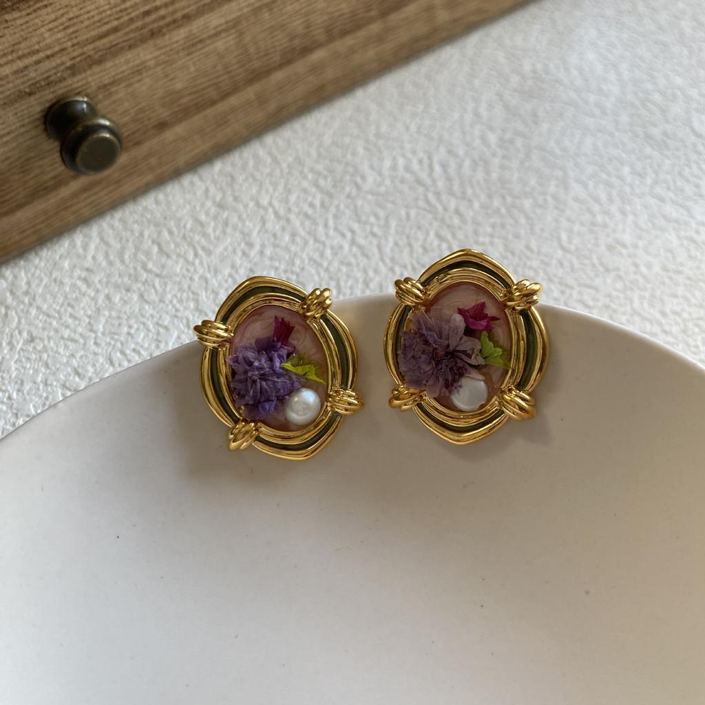 French Fresh And Simple Niche Design Natural Pearl Flower Retro Oil Painting Style New Pastoral Temperament Versatile Earrings