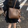 Large-capacity retro bag women's autumn and winter versatile 2025 new simple shoulder bag popular commuter tote bag this year