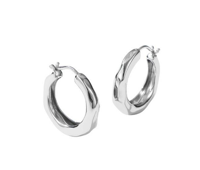 "Elegant Flowing French Earrings - Simple, Versatile Design for Women"