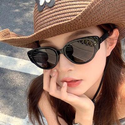 Retro Korean Cat-Eye Sunglasses by Wang Jiaer - Stylish, High-End UV Protection for Men & Women