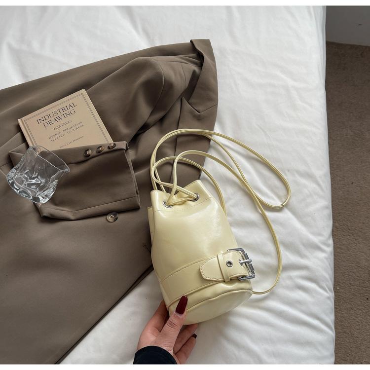 

Bucket bag 2025 new high-end fashion strap handbag retro contrasting color texture shoulder messenger bag жовтий