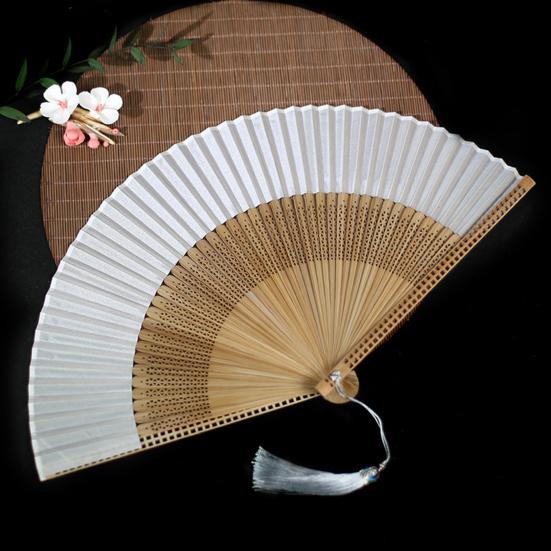 Faltfächer im Vintage-Stil, mit Quaste, tanzender Handfächer, Bambusgriff, Kunstseide, Faltfächer für Hochzeiten, Performance-Fan, Foto-Requisite