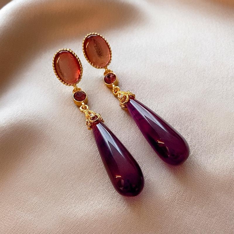 

Сережки-пусети у формі серця «Срібна голка» з кристалами цирконію – Європейська та американська мода високого класу для жінок