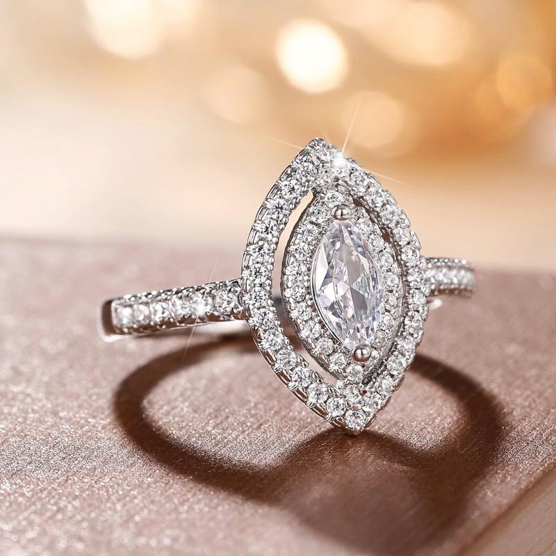 Huitan Mode Bague pour Femme en Forme de Marquise pour Fiançailles Mariage Luxe Alliage de Zinc Couleur Bagues Zircone Cubique Nouvelle Mode Zircon