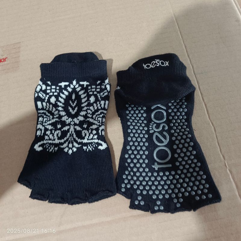 

Носки для йоги Toesox, носки для пилатеса, женские носки с пятью пальцами, противоскользящие, для фитнеса, для занятий в помещении, для танцев, для тренировок No tag naked socks (36-size 39)