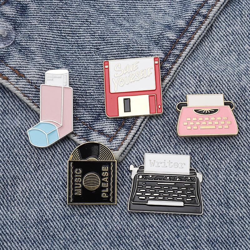 Usb Memory Card Vinyl Record Typewriter Enamel Pin Brooch Cartoon Women Men Denim Jackets Lapel Pins Backpack Badges Kids Fashio