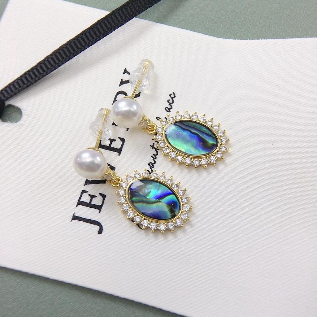 Ohrringe aus natürlichen Süßwasserperlen und ovalen Abalone-Muscheln: Stilvolle Retro-Nieten