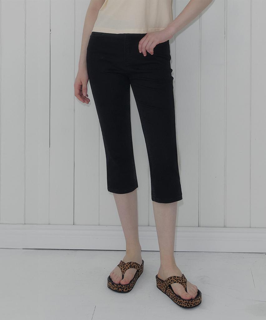 Teuwi Delk Slit Capri Pants