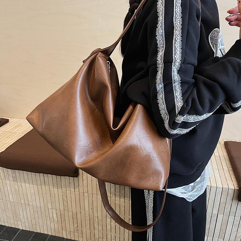 Commuter retro large-capacity bag women's 2025 new autumn and winter versatile messenger bag going out to work shoulder tote bag