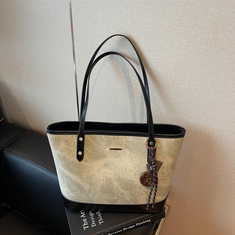 Large capacity versatile women's new retro casual armpit bag niche commuter shoulder bag