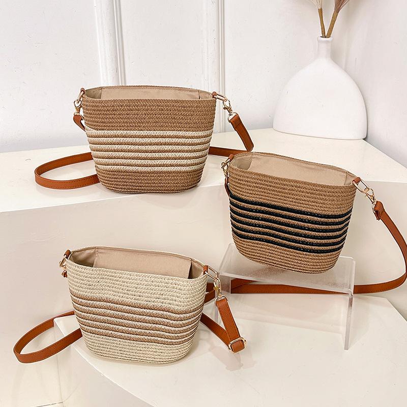 Popularna letnia pleciona torba ze słomy dla kobiet, nowy styl, pleciona torba na wakacje nad morzem, wszechstronna torba crossbody w stylu casual, torba wiadro