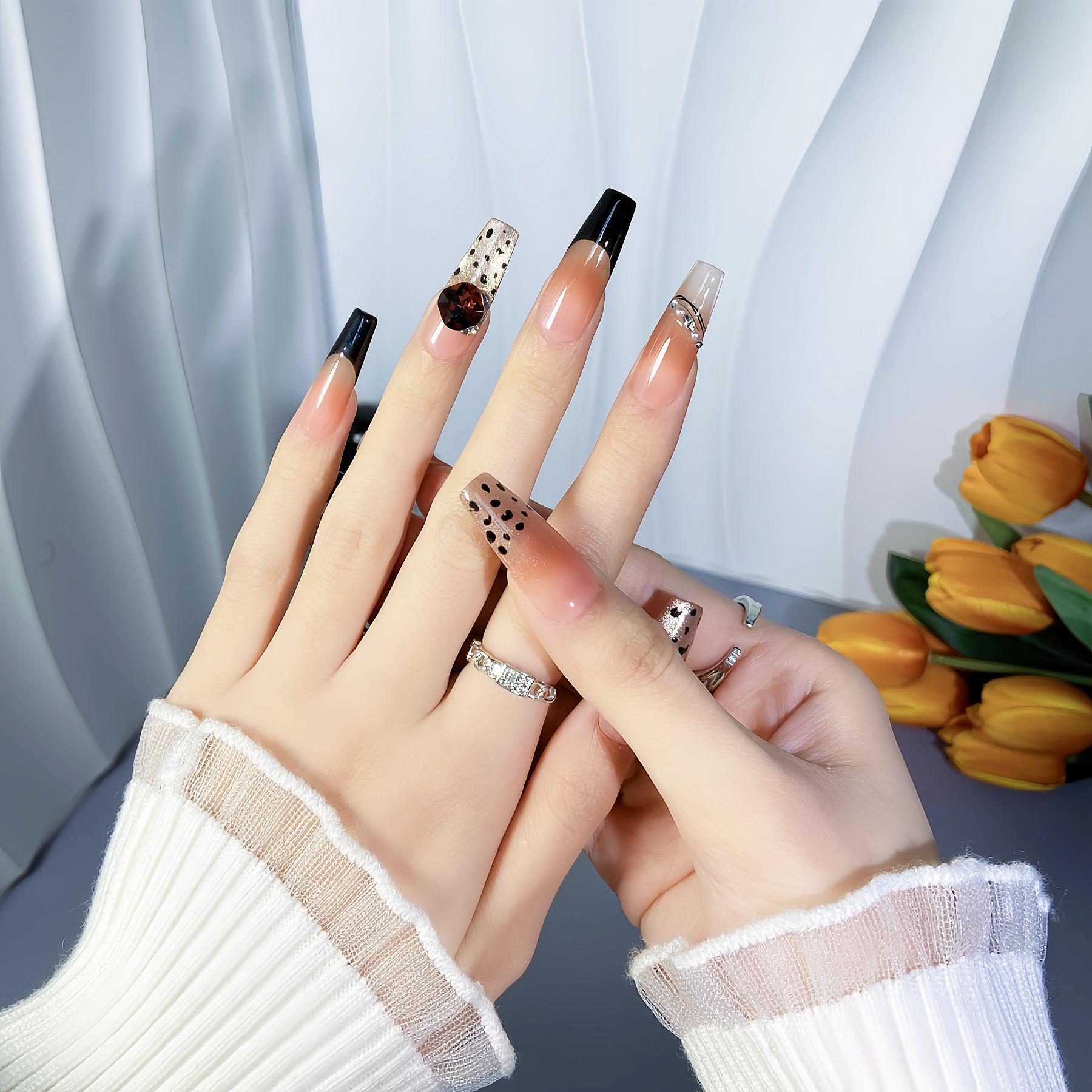 High-End Leopard Print Rhinestone Cat Eye Manicure: Influencer Style Wearable Whitening Nails