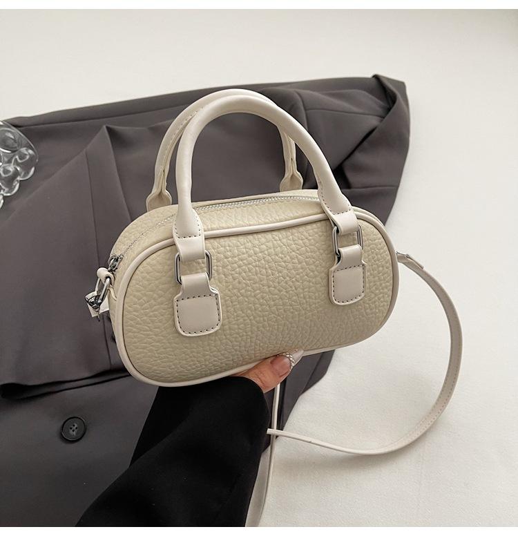 

Модная портативная сумка-бостон с узором личи для женщин, новая корейская версия 2025 года, нишевая сумка-мессенджер, сумка на плечо для通勤