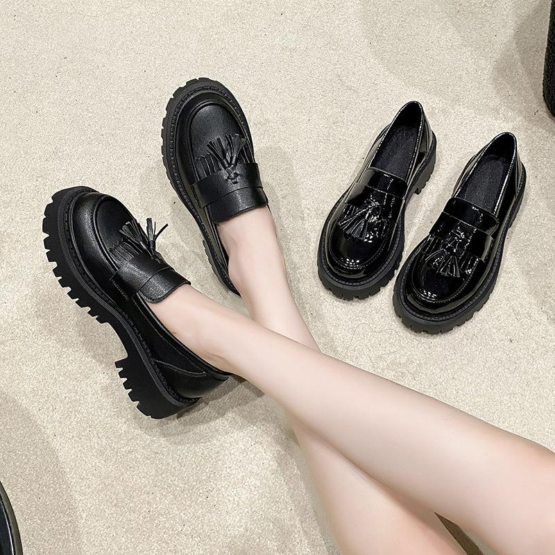 Black Small Leather Shoes Women's Spring and Autumn New Thick-soled One-pedal Patent Leather Large-size Loafers