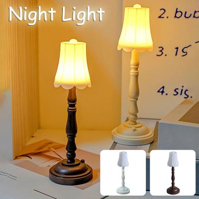 Retro nočné svetlo nocľaháreň Spálňa Ochrana očí pri posteli Malá stolová lampa Európska mini kreatívna lampa Ozdoby do študovne