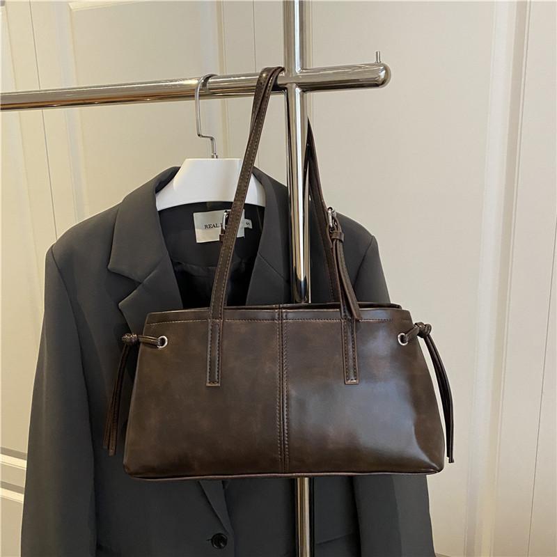 Fashion Commuter Large Capacity Casual New Textured Retro Ladies Pendant One Shoulder Underarm Portable Tote Bag