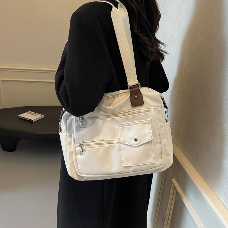 Casual bag Large capacity lightweight commuter tote bag Multi-pocket shoulder bag Student handbag Autumn versatile women's bag