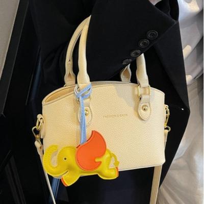 Shopping Travel Trendy Bag Women's New Popular Niche Design Messenger Bag Versatile Portable Shell Bag