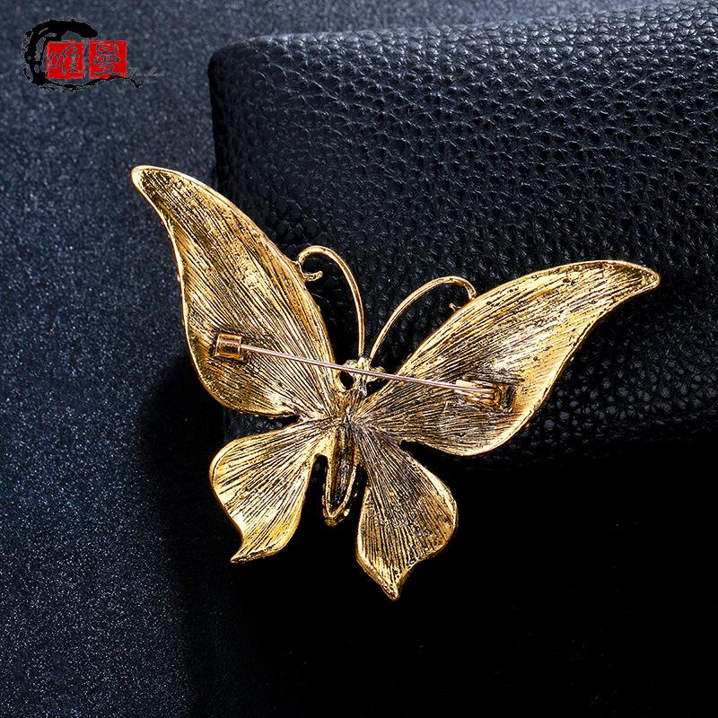 Broche Mariposa de Cristal Acrílico - Elegante Accesorio para Traje de Mujer y Cheongsam
