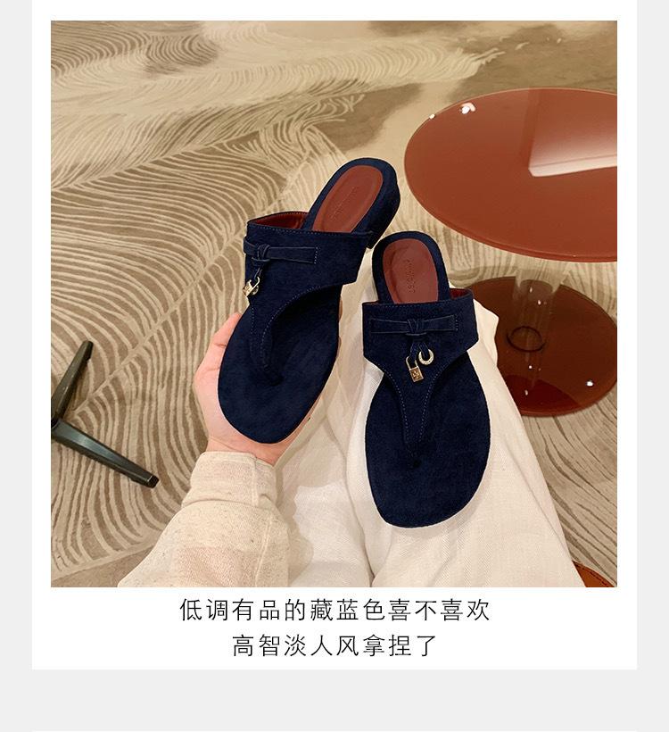 In the summer of 22, the new flat-bottomed toe round head slippers are worn outside, and the beach shoes are beautiful sandals. 35 чёрный