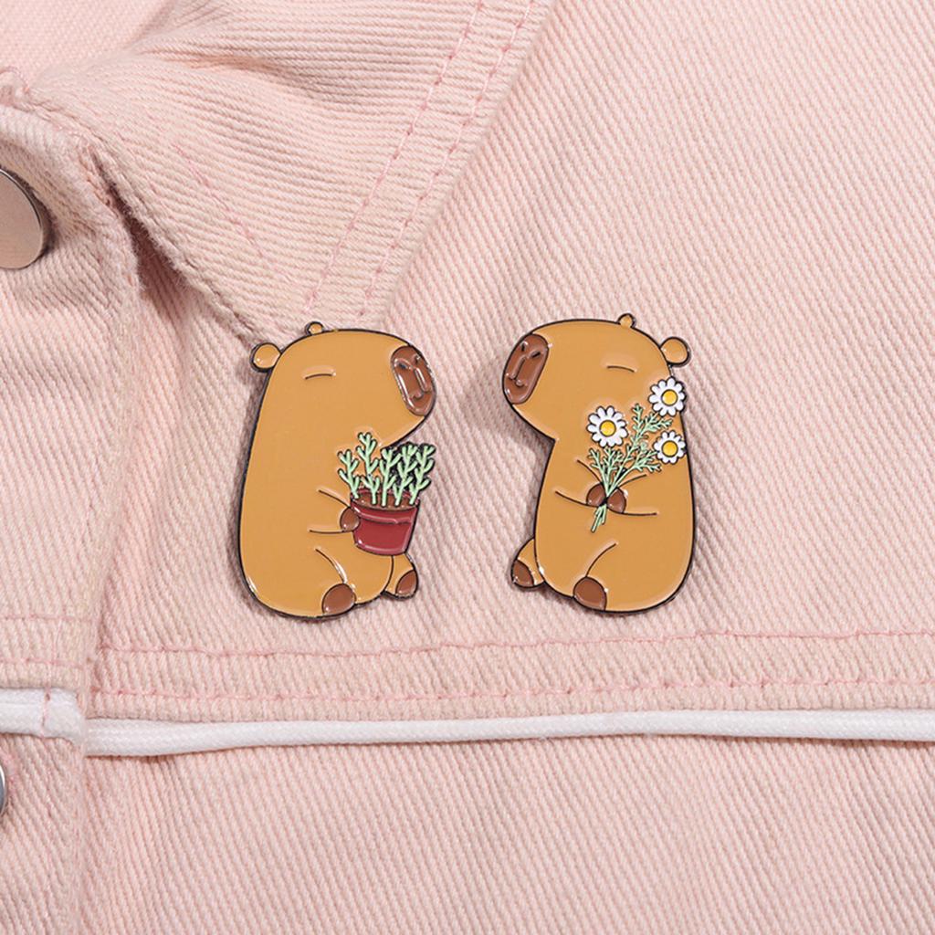 1 Pair Capybara Shaped Brooch Pin Handmade Lapel Badge Fashionable Alloy Animal Themed Jewelry for Clothing Accessory